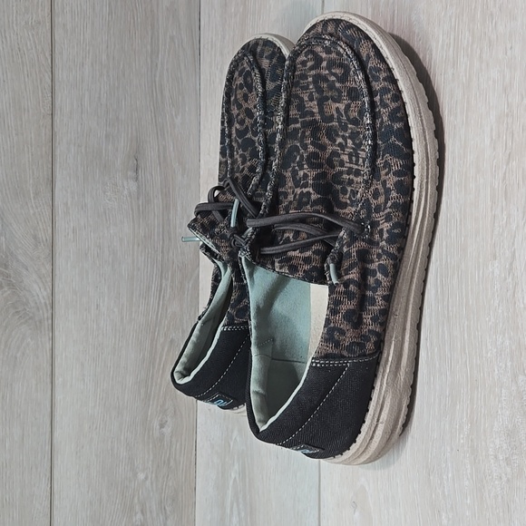 Hey Dude Women Wendy Sox Leo Brown Loafer Slip On Shoes Sz 8 - Picture 2 of 12